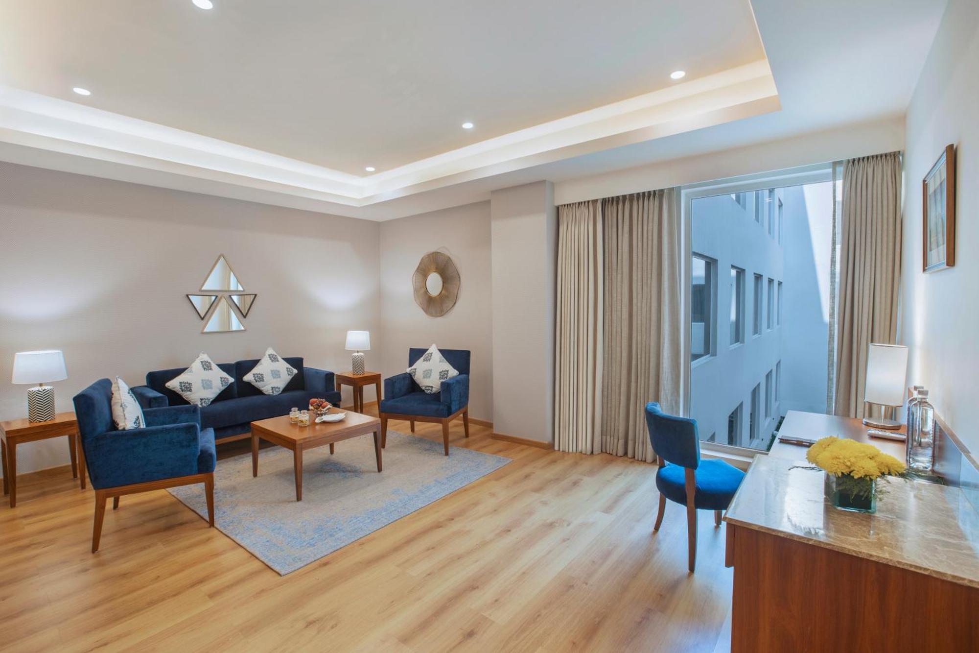 Expoinn Suites And Convention Greater Noida Exterior photo