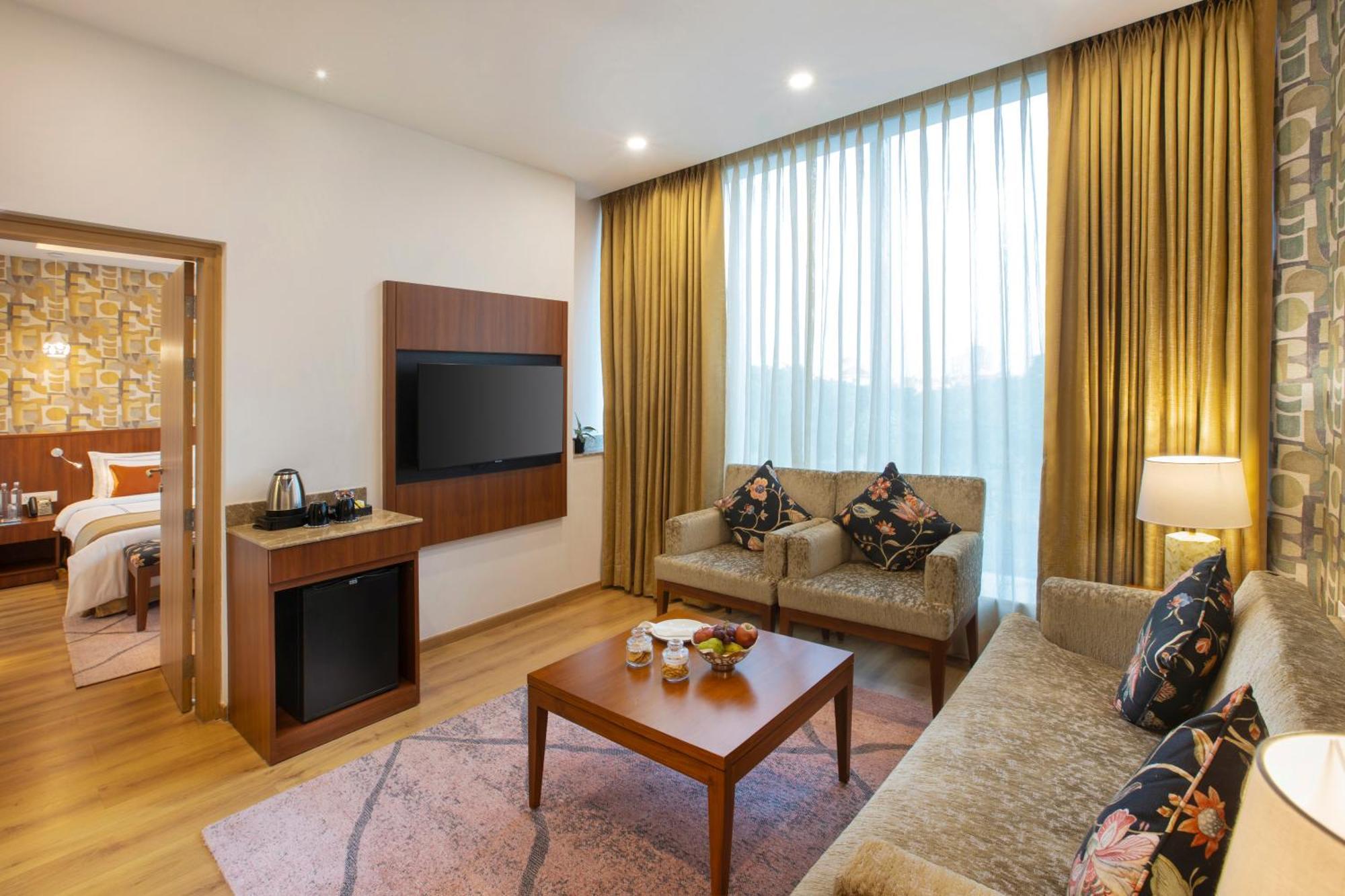 Expoinn Suites And Convention Greater Noida Exterior photo
