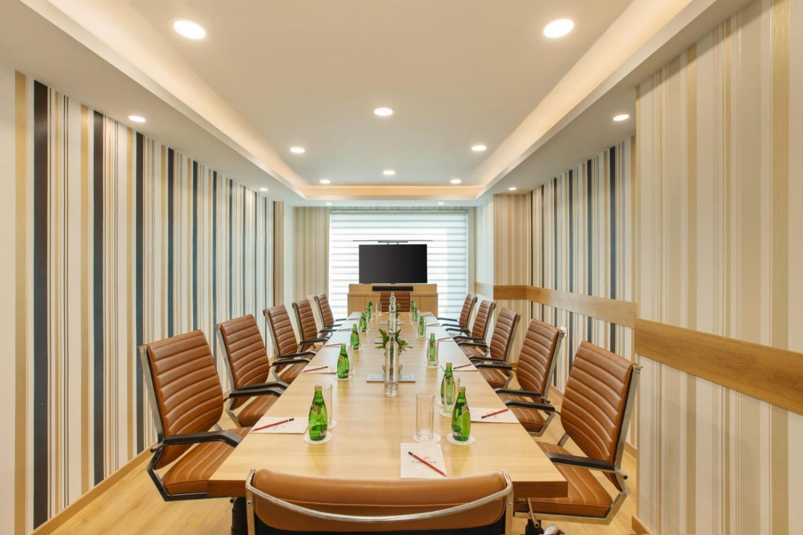 Expoinn Suites And Convention Greater Noida Exterior photo